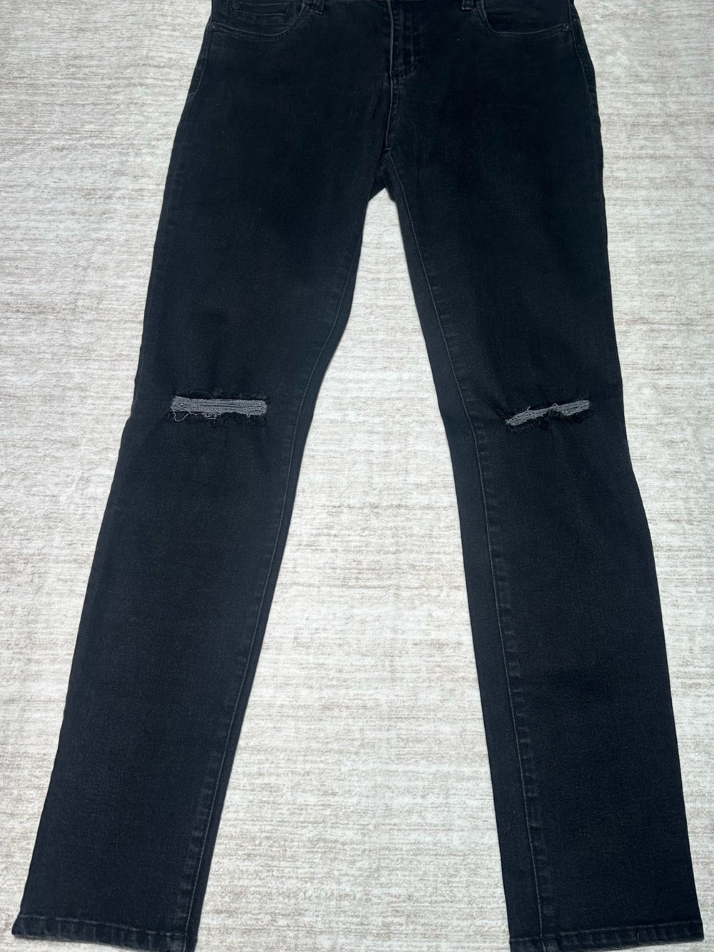 Kut from the Kloth Black Skinny Jeans with Knee Rips